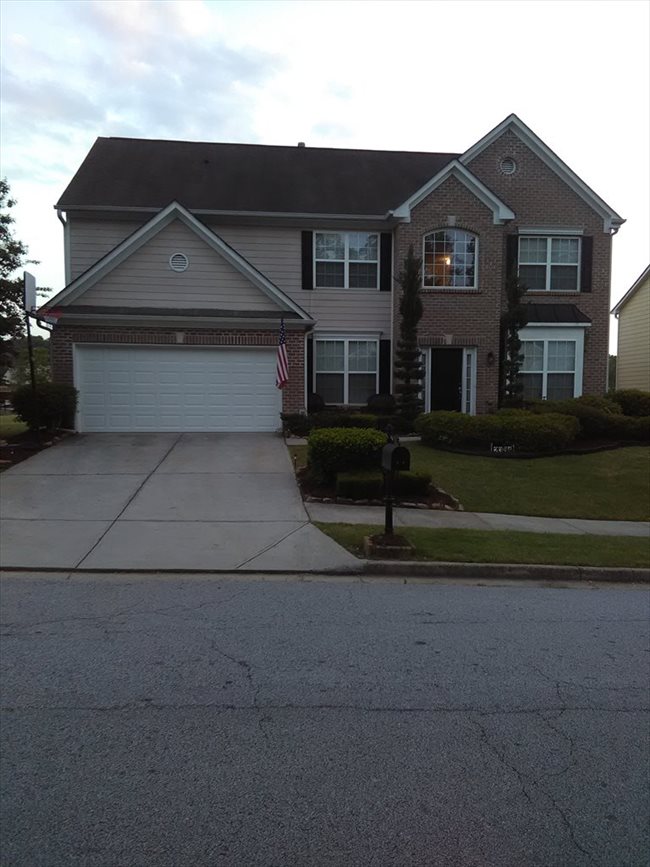 Clean and quiet neighborhood Clean and quiet neighborhood