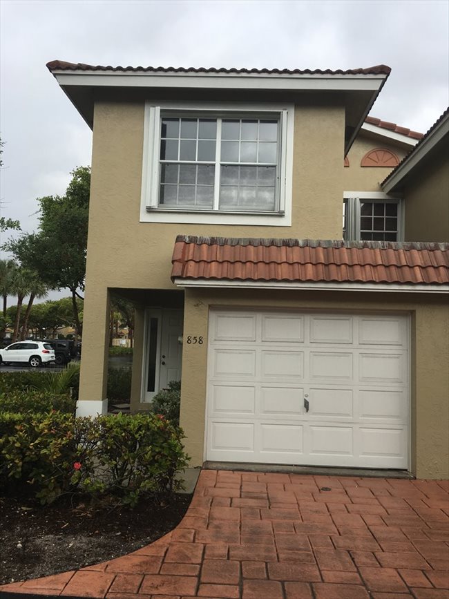 Intracoastal community in upscale Boca Raton Intracoastal community in upscale Boca Raton