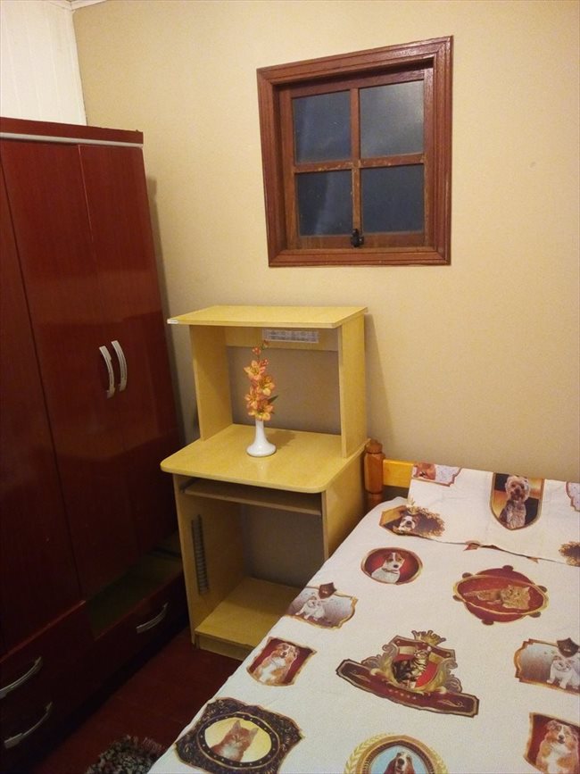 Alugo Quarto - Porto Alegre - Quarto individual mobiliado em ótima casa | EasyQuarto - Image 1