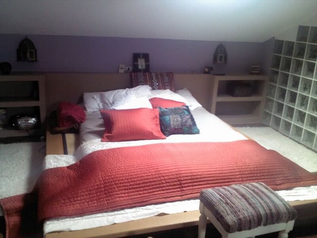 Piso Compartido - La Coruña - HABITACIÓN CON SALÓN Y BAÑO | EasyPiso - Image 1