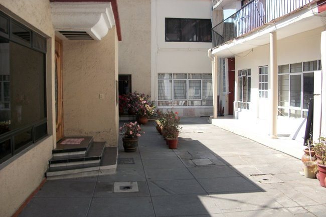 Cuartos en Renta - Ciudad de México - recamara dama, closet, entrada y baño exclusivo | CompartoDepa - Image 2