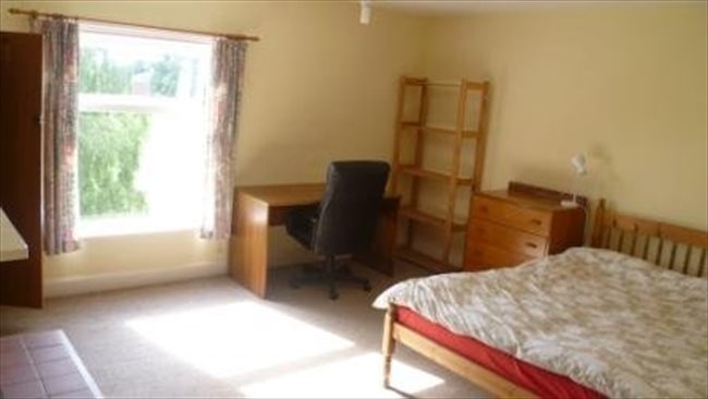 Flatshare - Wolverhampton - Double and single room room in shared house. Wolverhampton | EasyRoommate - Image 4