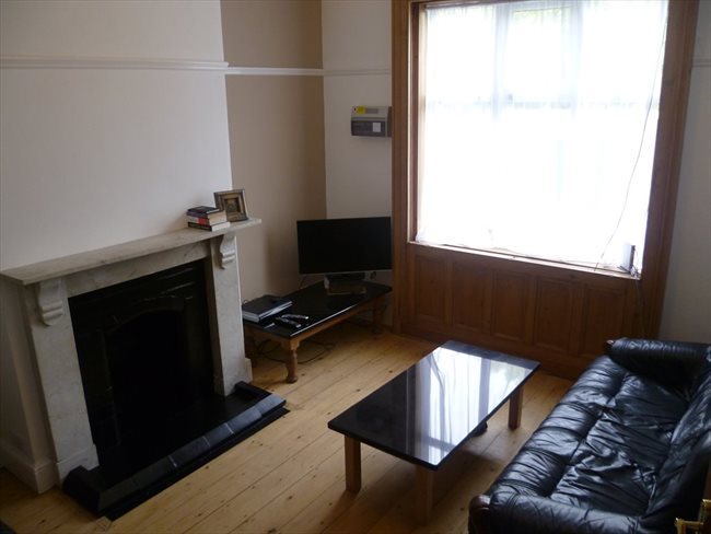 Flatshare - Wolverhampton - Double and single room room in shared house. Wolverhampton | EasyRoommate - Image 8