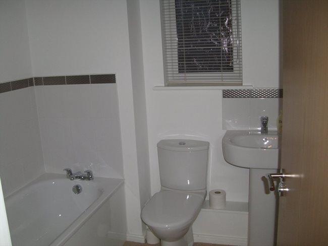 Flatshare - Manchester - Very large Dble,Own bathroom,Ringley Lock,Whitefield. | EasyRoommate - Image 3