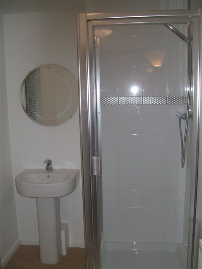 Flatshare - Manchester - Very large Dble,Own bathroom,Ringley Lock,Whitefield. | EasyRoommate - Image 4