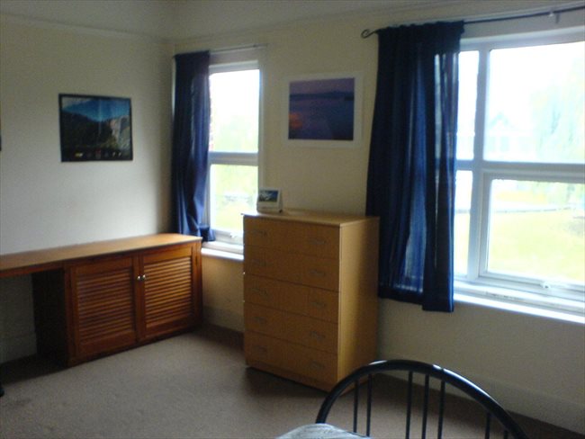 Flatshare - Basingstoke and Deane - ROOMS TO LET IN BASINGSTOKE TOWN CENTRE | EasyRoommate - Image 1