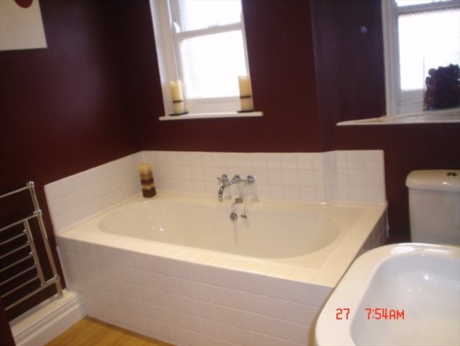 Flatshare - Harrogate - One bedroom available in large 2 bedroom flat south side of Harrogate | EasyRoommate - Image 2
