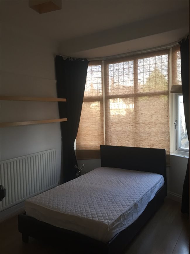 Flatshare - Harrogate - One bedroom available in large 2 bedroom flat south side of Harrogate | EasyRoommate - Image 4