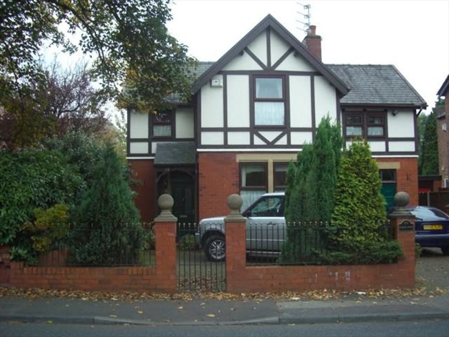 Flatshare - Preston - Room available now in a large character property - FIBRE 100MB WIFI | EasyRoommate - Image 1