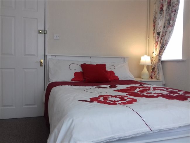 Flatshare - Northampton - BRIGHT AND BEAUTIFUL DOUBLE ROOM IN NN5 6BA | EasyRoommate - Image 1