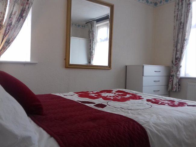 Flatshare - Northampton - BRIGHT AND BEAUTIFUL DOUBLE ROOM IN NN5 6BA | EasyRoommate - Image 3