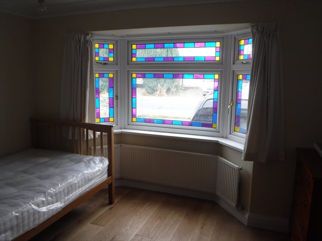 Flatshare - Greenford - Double Room in Greenford to rent to student/prof. | EasyRoommate - Image 1
