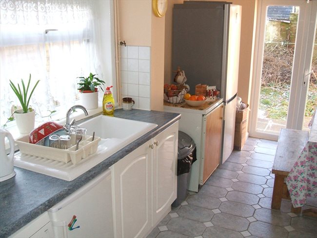 Flatshare - Hart and Rushmoor - Lovely Furnished Double . | EasyRoommate - Image 2