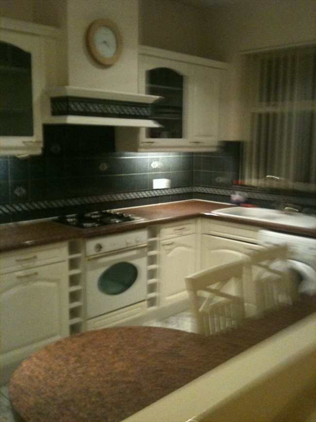 Flatshare - Hull - EXCELLENT ROOM WITH BILLS INCLUDED | EasyRoommate - Image 2