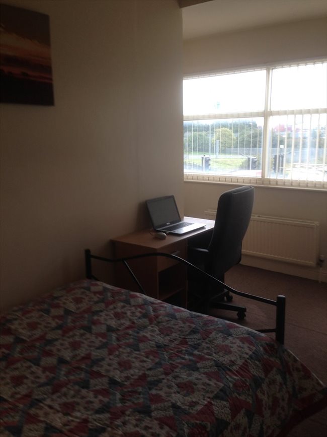 Flatshare - Hull - EXCELLENT ROOM WITH BILLS INCLUDED | EasyRoommate - Image 4