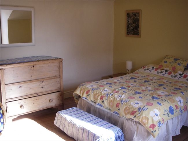 Flatshare - Nottingham - Spacious furnished attic room in Victorian house | EasyRoommate - Image 1