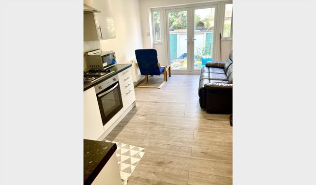 Flatshare - London - Lovely,Clean Room available in Greenwich Area -This room now taken! | EasyRoommate - Image 4