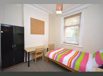 EasyRoommate UK - House Share Available, Preston - £325 pcm