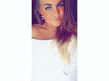 EasyRoommate US - Laura - 23 - Oahu