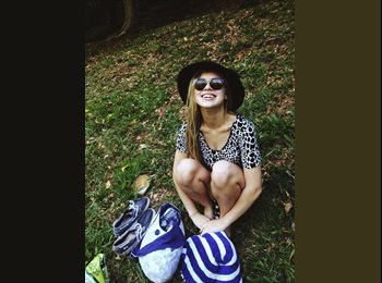 EasyRoommate AU - Indiana - 18 - Brisbane