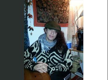EasyRoommate UK - Julia - 47 - Bristol