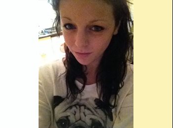 EasyRoommate UK - Charlotte - 18 - Leeds