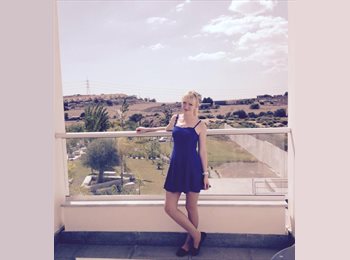 EasyRoommate UK - Kelly - 19 - Preston