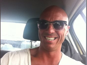 EasyRoommate UK - Claudio - 40 - Bournemouth