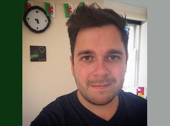 EasyRoommate UK - Andrew - 28 - Reading