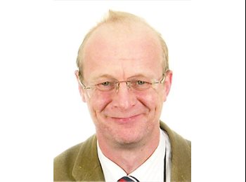 EasyRoommate UK - Simon - 50 - High Wycombe