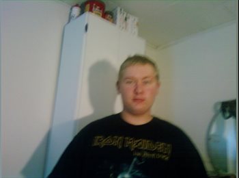 EasyRoommate US - Bruce - 21 - Burlington
