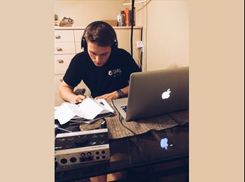 EasyRoommate US - Clayton - 19 - Denver
