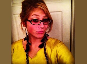 EasyRoommate US - Emelia - 24 - St Louis