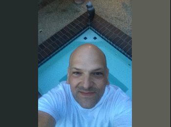 EasyRoommate US - Thomas - 42 - Houston