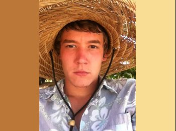 EasyRoommate US - Nick - 21 - Maui