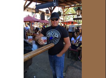 EasyRoommate US - Robert - 49 - San Diego