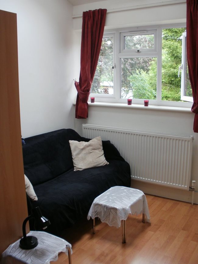 Photo of Female only: Short Term/ short let Double in 2bd flat available now! in Oxford
