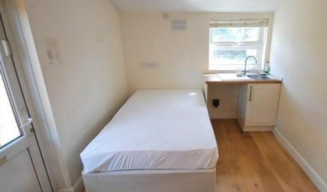 Photo of Single Bedroom Flatshare, West Kensington, W6 in London