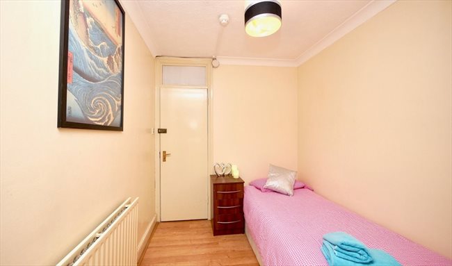 Photo of Twin £795 or Single £675 Room in International Shared House 015-93 in London