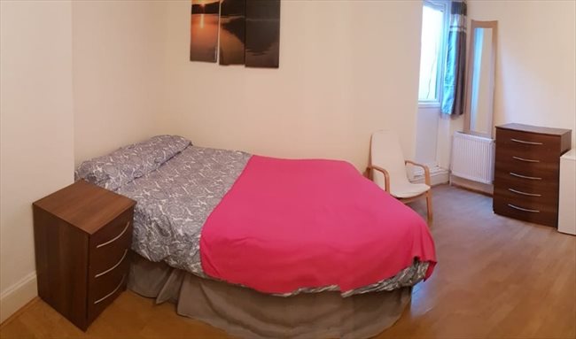 Photo of Double Room In International Shared House 04-51 in London