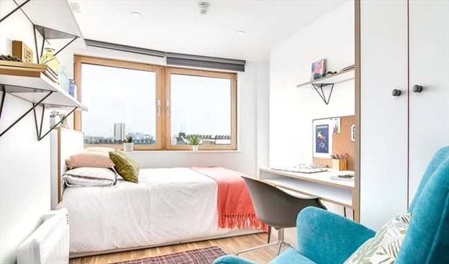 Photo of Stunning Ensuite Room for Students Only in Chelsea-Harbour Riverside in London
