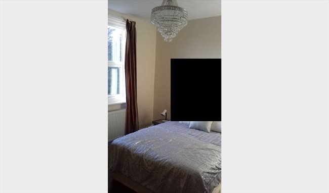 Photo of Double room available now in all female house. in Southport